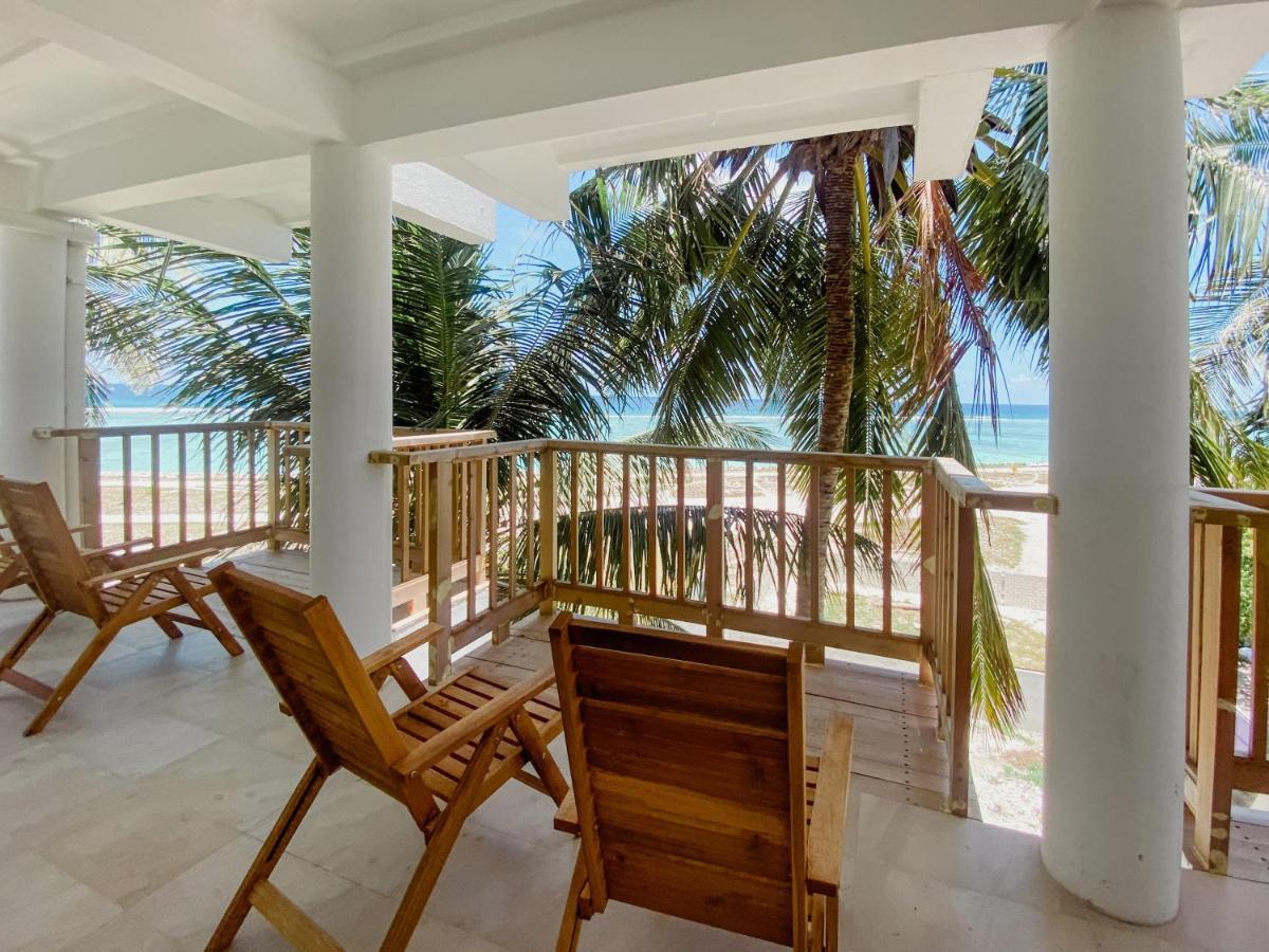 Coral Inn Thulusdhoo ภายนอก รูปภาพ